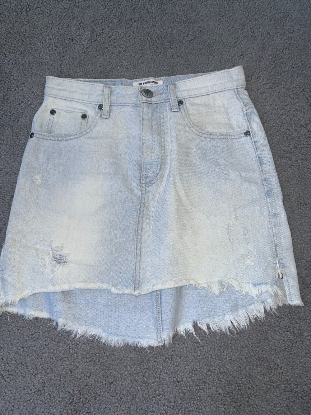 ONE X ONETEASPOON DESTROYED DENIM JEAN MINI SKIRT WITH FRAYED HEM - EUC - 26